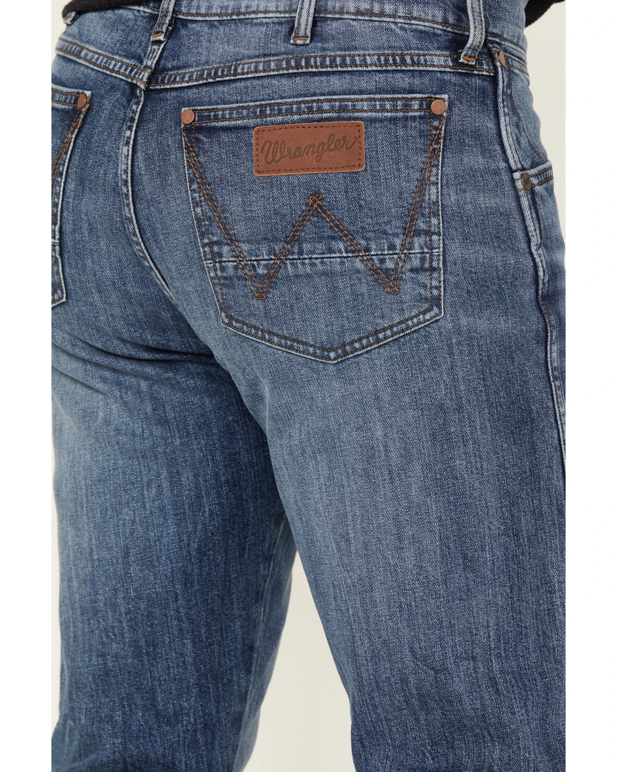 Wrangler Retro Men's 88MWZ Sawdust Medium Wash Slim Straight Denim Jeans - Image 4